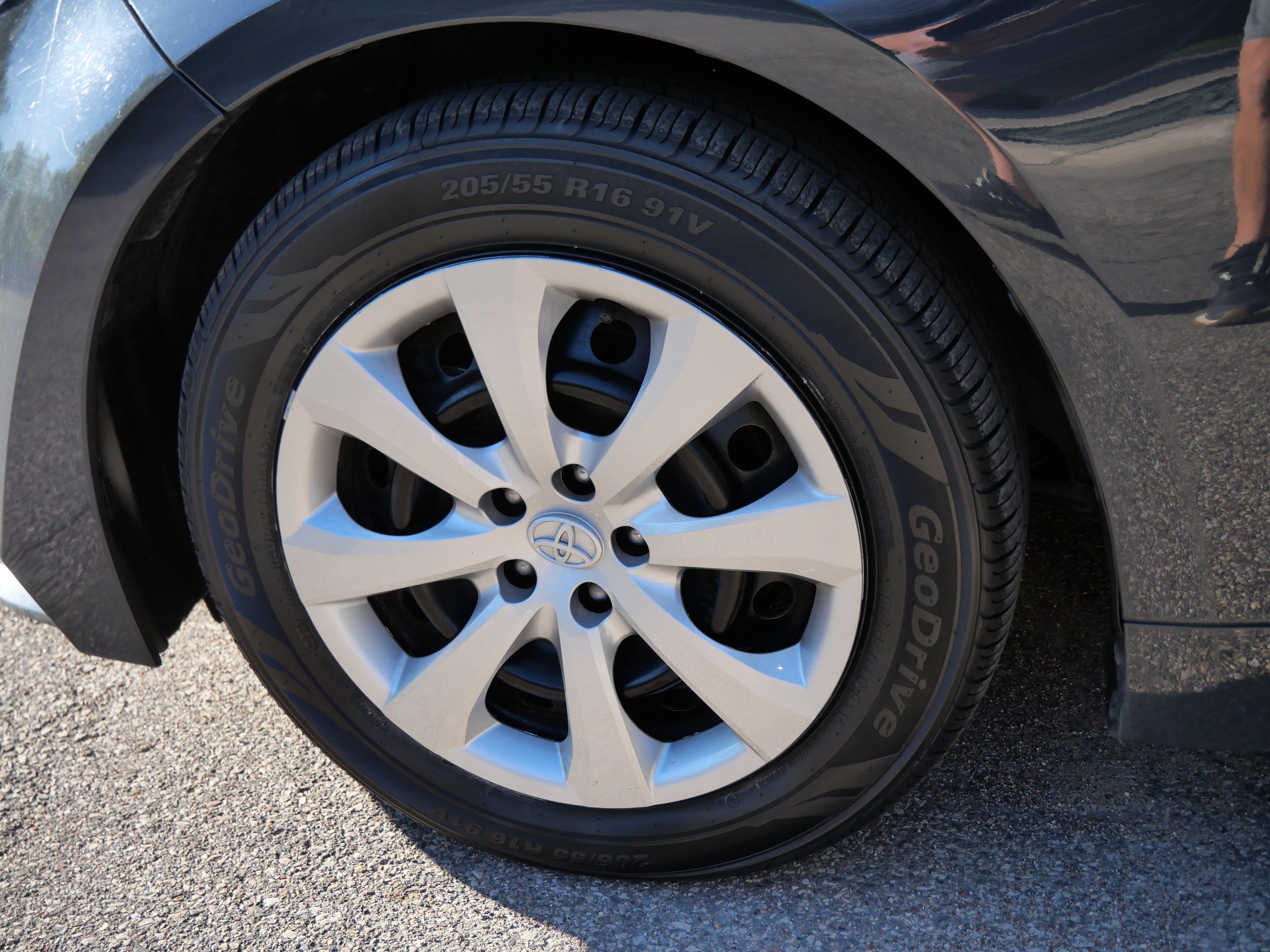 Certified 2025 Toyota Corolla LE FWD image 16