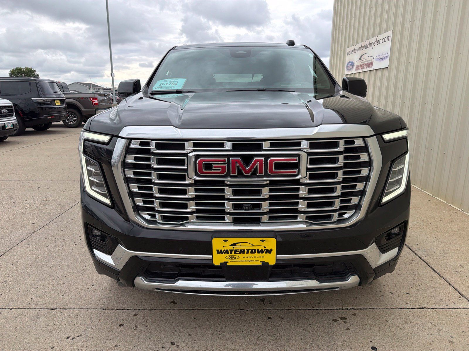 Used 2025 GMC Yukon Denali AWD/4WD image 3