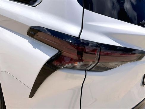 Used 2024 Toyota Sienna XLE FWD image 29