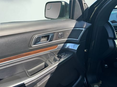 Used 2017 Ford Explorer Limited AWD/4WD image 9