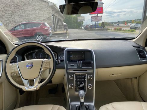 Used 2015 Volvo XC60 T6 w/ Proximity Package AWD/4WD image 22