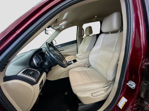 Used 2019 Jeep Grand Cherokee Laredo image 13