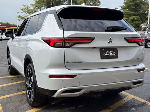 Used 2024 Mitsubishi Outlander SE image 16