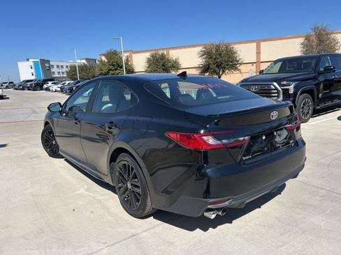 Used 2025 Toyota Camry SE image 6