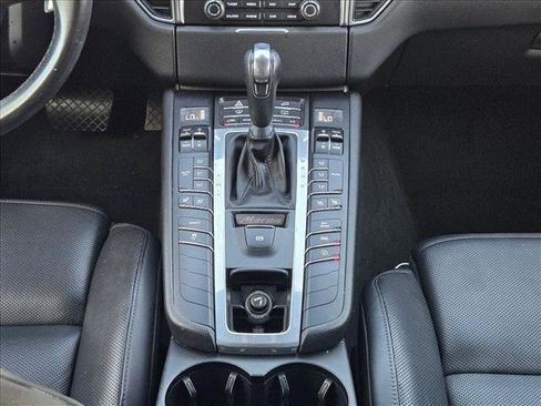 Used 2018 Porsche Macan AWD/4WD image 12