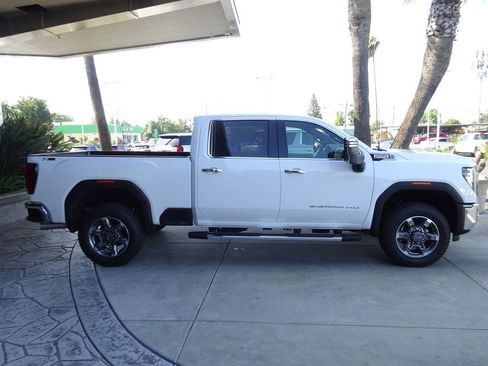 New 2026 GMC Sierra 2500 SLT AWD/4WD image 9