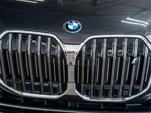 Used 2024 BMW i7 xDrive60 image 16