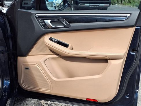 Used 2020 Porsche Macan image 12