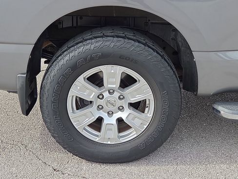 Used 2017 Nissan Titan SV image 7