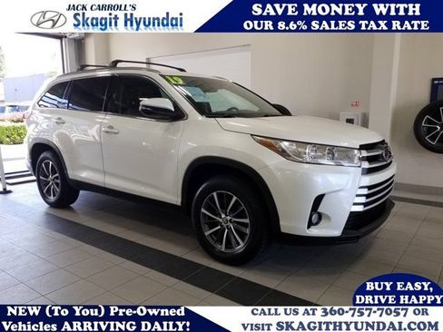 Used 2019 Toyota Highlander XLE FWD image 1