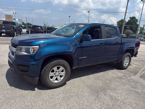Used 2020 Chevrolet Colorado W/T w/ WT Convenience Package AWD/4WD image 3