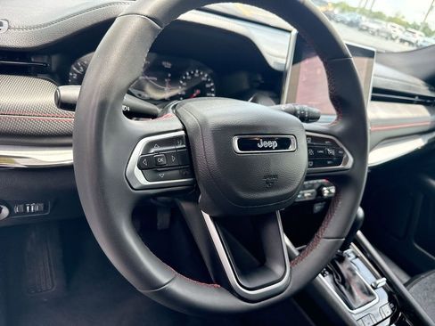 Used 2025 Jeep Compass Trailhawk AWD/4WD image 13