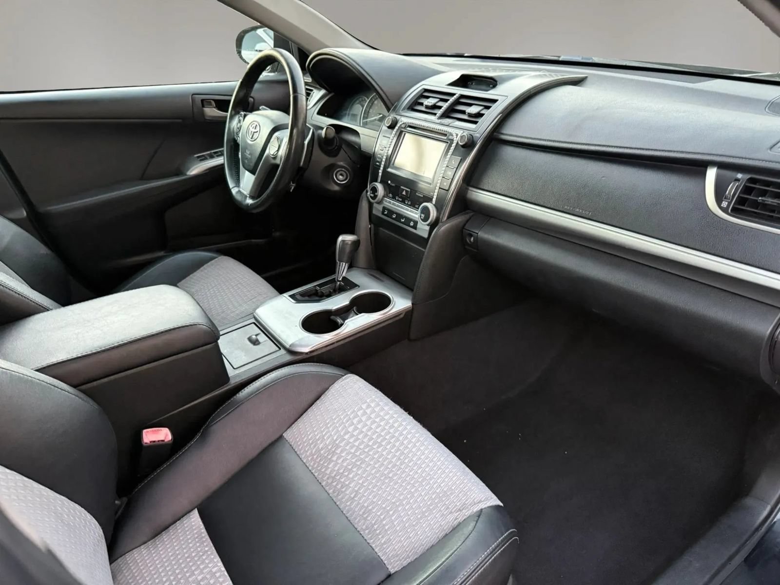 Used 2012 Toyota Camry SE FWD image 17