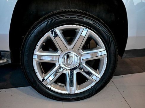 Used 2016 Cadillac Escalade Luxury AWD/4WD image 44