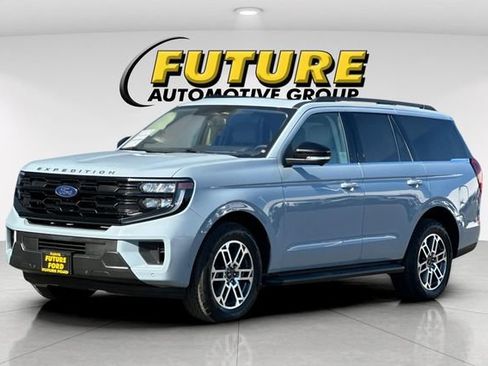 Used 2025 Ford Expedition Active AWD/4WD image 7