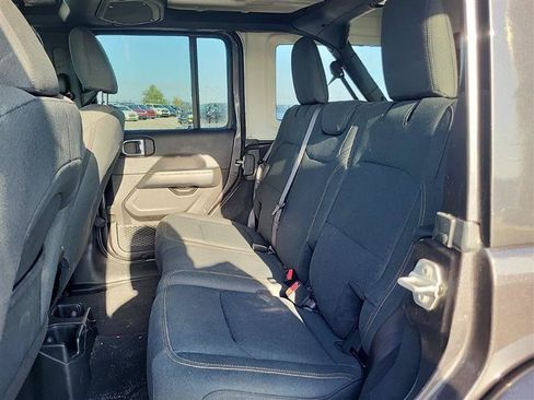 Used 2025 Jeep Wrangler Unlimited Sahara AWD/4WD image 6