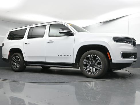 Used 2024 Jeep Wagoneer L Series II image 28