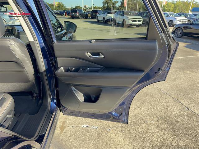 Used 2025 Nissan Pathfinder SL FWD image 18