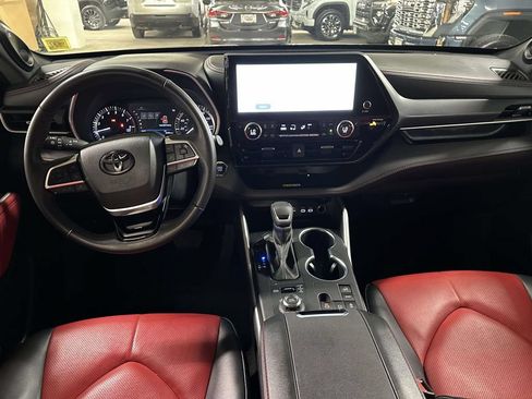 Used 2023 Toyota Highlander XSE AWD/4WD image 17