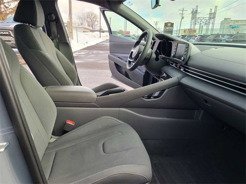 Used 2023 Hyundai Elantra SEL image 17
