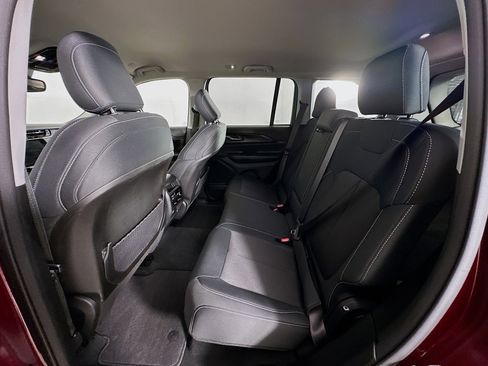 Used 2023 Jeep Grand Cherokee Laredo AWD/4WD image 26