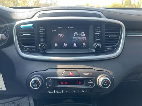 Used 2019 Kia Sorento FWD V6 image 16