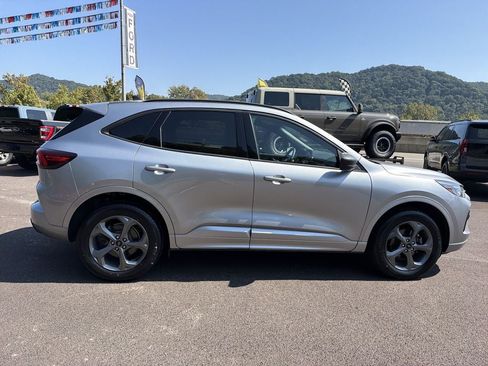Used 2024 Ford Escape ST-Line AWD/4WD image 3