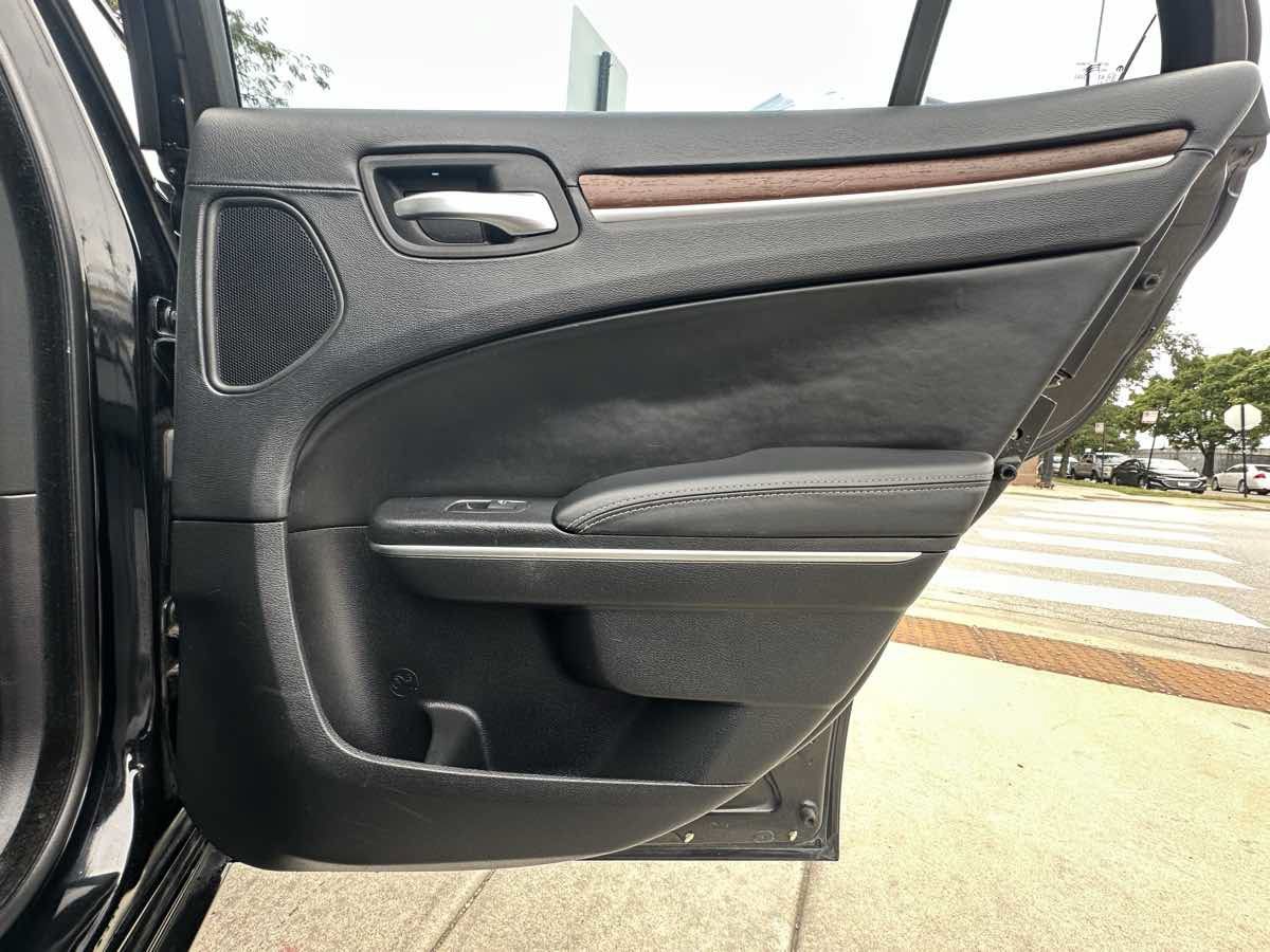 Used 2014 Chrysler 300 C w/ Harman/Kardon Audio Group RWD image 37