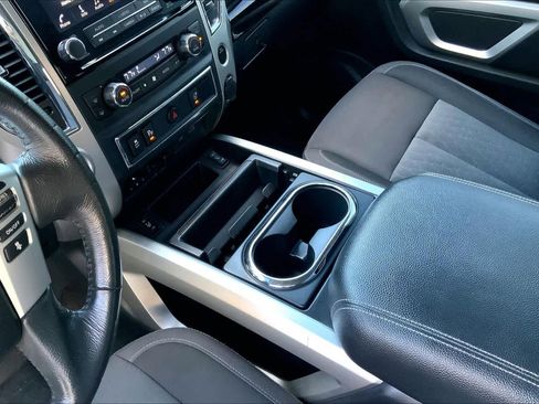 Used 2020 Nissan Titan SV w/ SV Convenience Package image 15