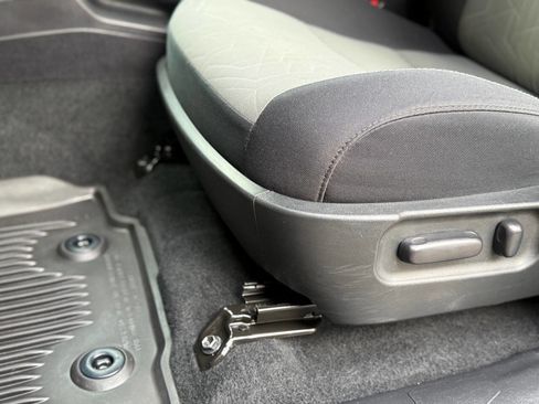 Used 2022 Toyota Tacoma TRD Off-Road image 8