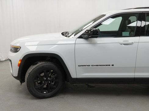 New 2026 Jeep Grand Cherokee Altitude AWD/4WD image 14