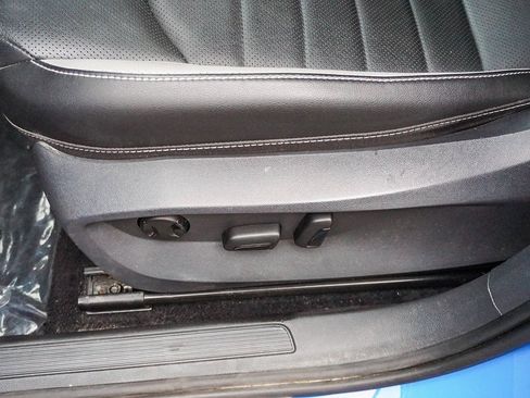 Used 2022 Volkswagen Taos SEL image 20