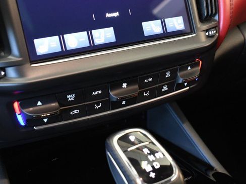 Used 2023 Maserati Levante GT AWD/4WD image 40