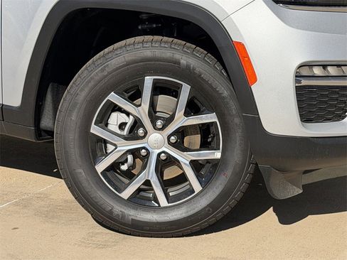 New 2025 Jeep Grand Cherokee Limited image 8