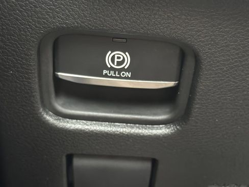Used 2025 Jeep Grand Cherokee L Altitude AWD/4WD image 30