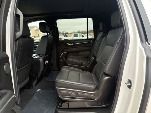 Used 2022 GMC Yukon XL Denali image 37