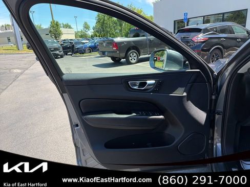 Used 2021 Volvo XC60 T5 Momentum AWD/4WD image 27