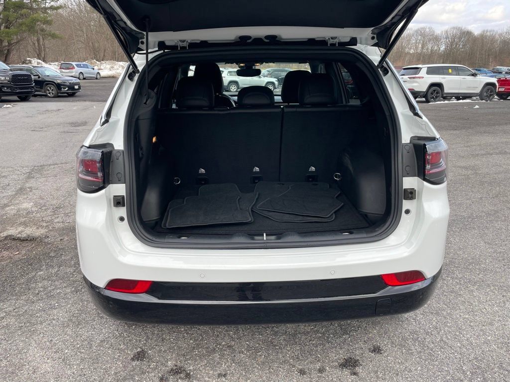 Used 2024 Jeep Compass Limited w/ Elite Group AWD/4WD image 9