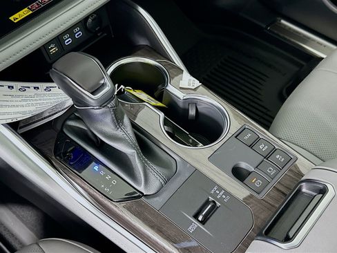 New 2026 Toyota Highlander Platinum image 17