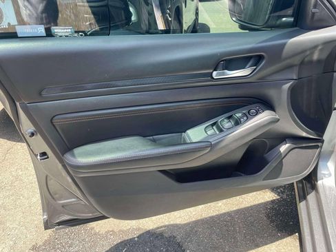 Used 2020 Nissan Altima 2.5 SR FWD image 13
