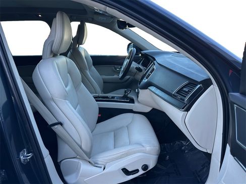 Used 2020 Volvo XC90 T6 Momentum w/ Protection Package image 16