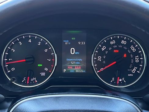Used 2020 Toyota RAV4 XLE Premium FWD image 22