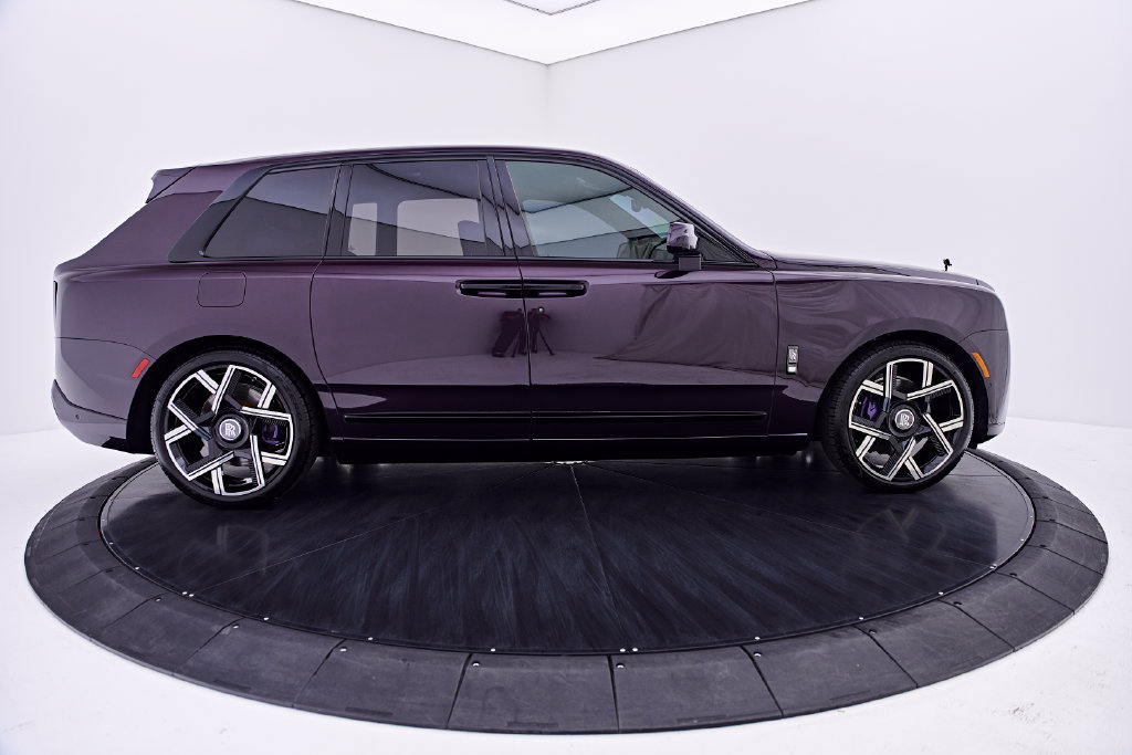 Used 2025 Rolls-Royce Cullinan Black Badge AWD/4WD image 17