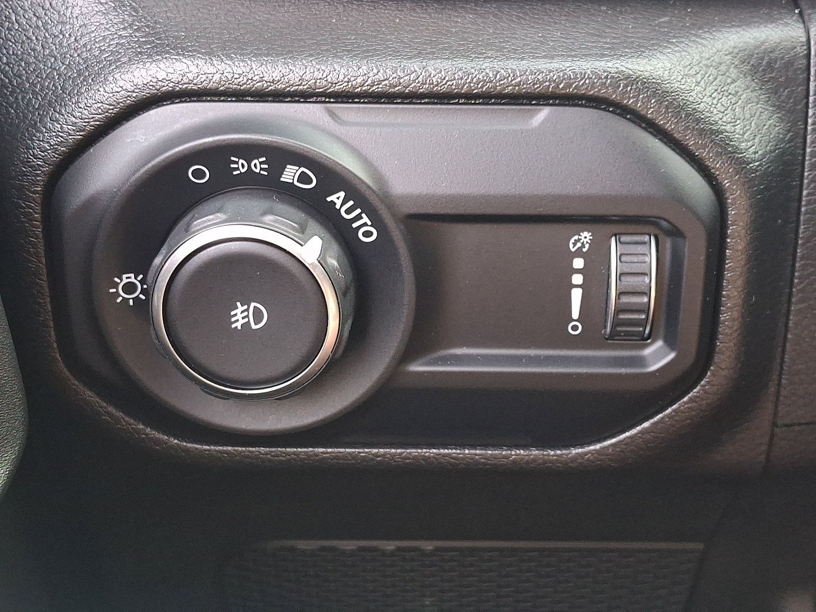 Used 2023 Jeep Wrangler Unlimited Sport AWD/4WD image 24