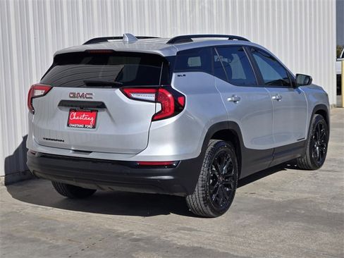 Used 2022 GMC Terrain SLE w/ Elevation Edition image 10