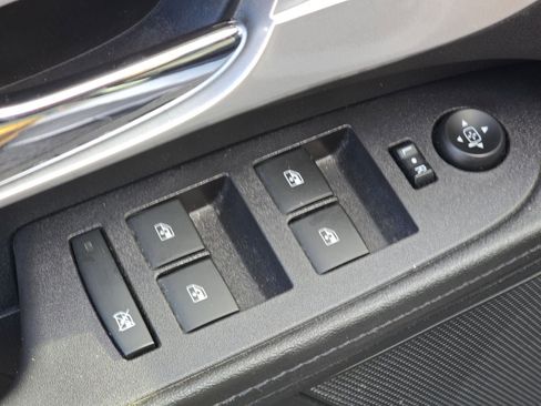 Used 2017 Chevrolet Equinox LT w/ Convenience Package image 19