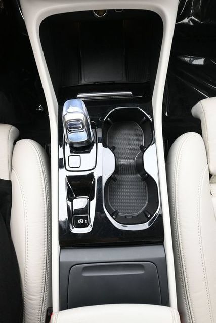 Used 2023 Volvo XC40 B5 Plus w/ Protection Package Premier AWD/4WD image 11