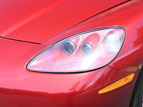 Used 2006 Chevrolet Corvette Convertible w/ Preferred Equipment Group RWD image 13