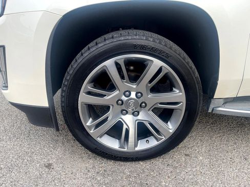 Used 2015 Cadillac Escalade Luxury image 30