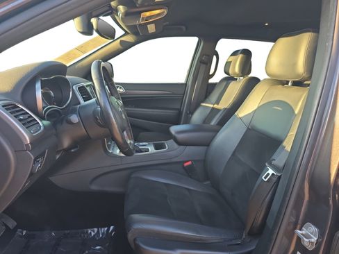 Used 2018 Jeep Grand Cherokee Altitude RWD image 10
